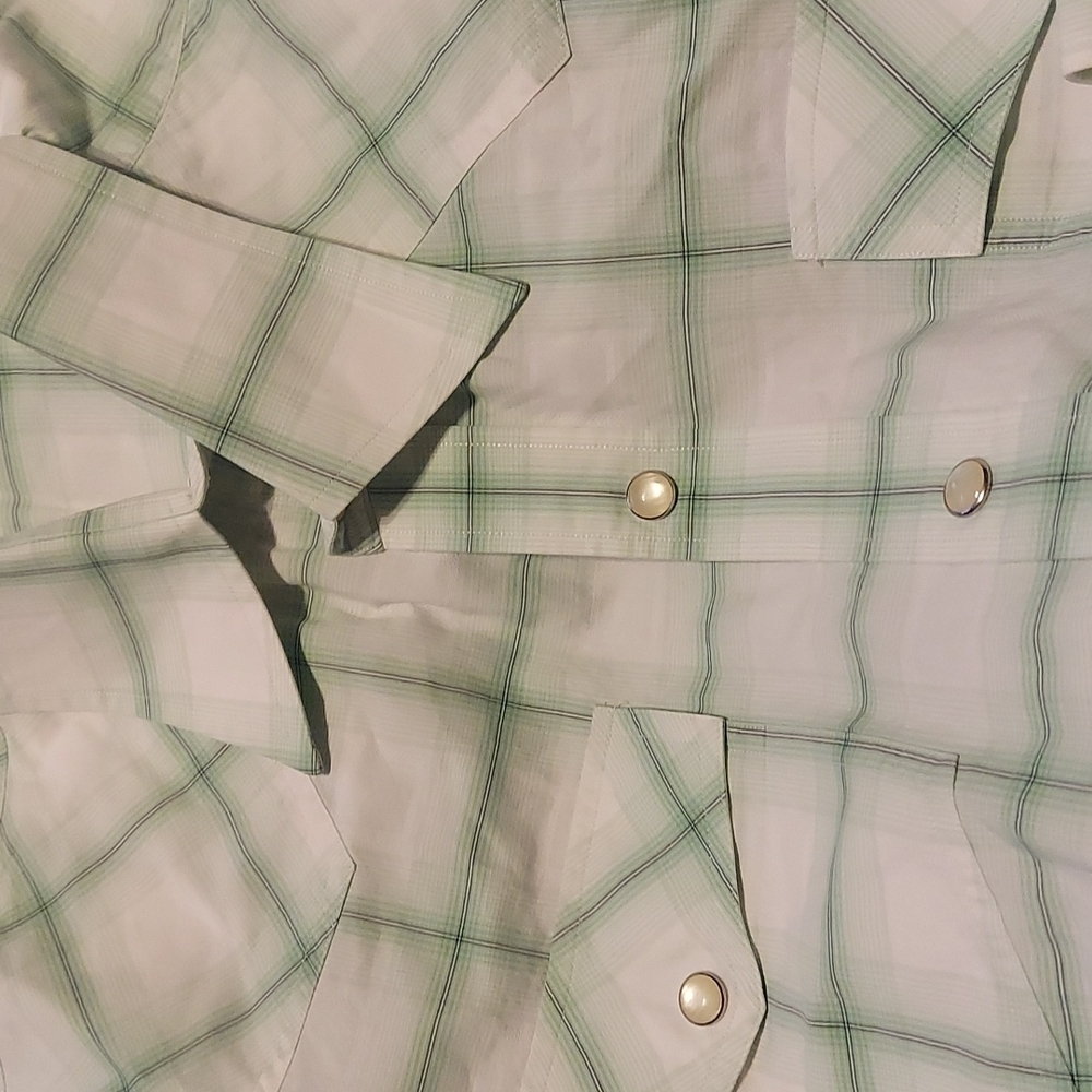 Handmade couture pearl snap button down. Beautiful shirt incredible buttons